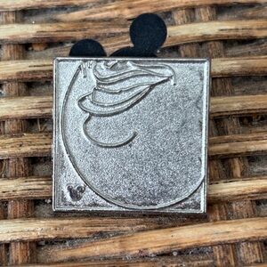 DISNEY 2017 The Little Mermaid's Smiling Ursula Villains Chaser Pin